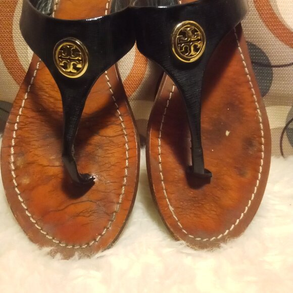 TORY BURCH CAMERON THONG BLACK PATENT LEATHER SANDALS - Picture 5 of 7
